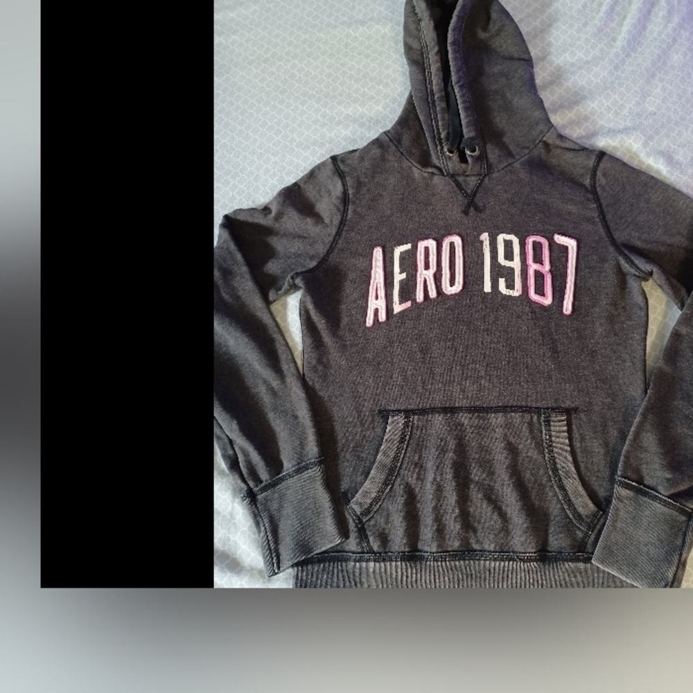Aeropostale Sweatshirt Hoodie Pullover Gray w/ Pink Letters Medium Pouch Pocket
